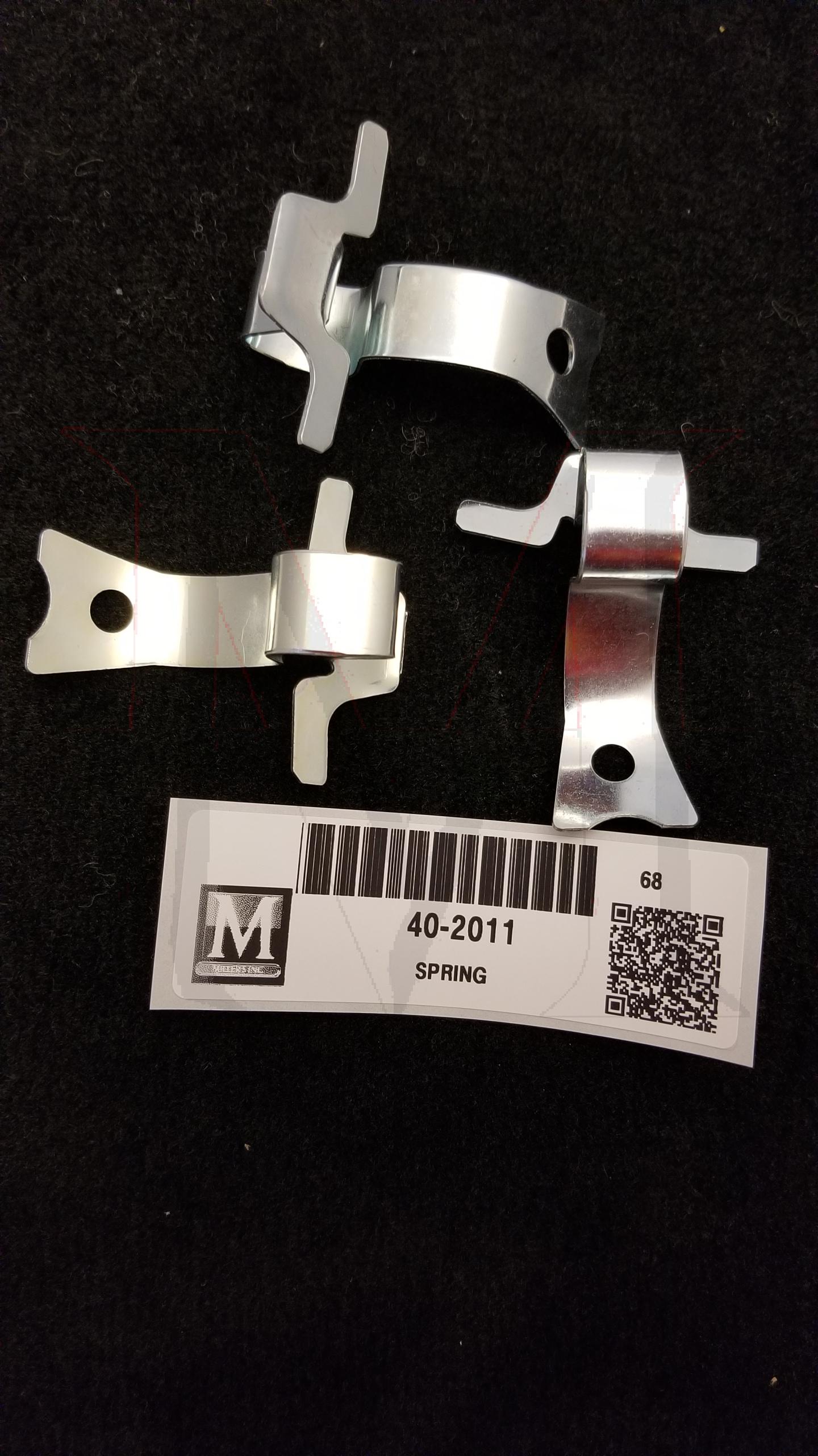 40_2011 14 INCH HUB CAP CLIP