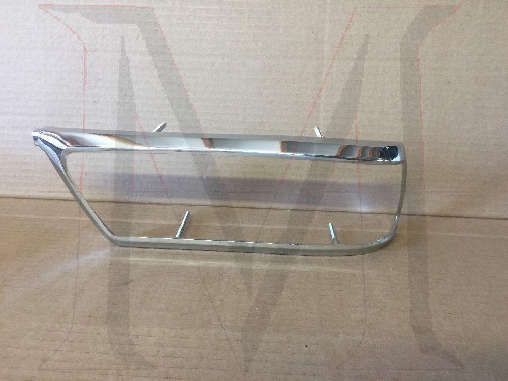TAIL LIGHT LENS CHROME FRAME - RIGHT SIDE